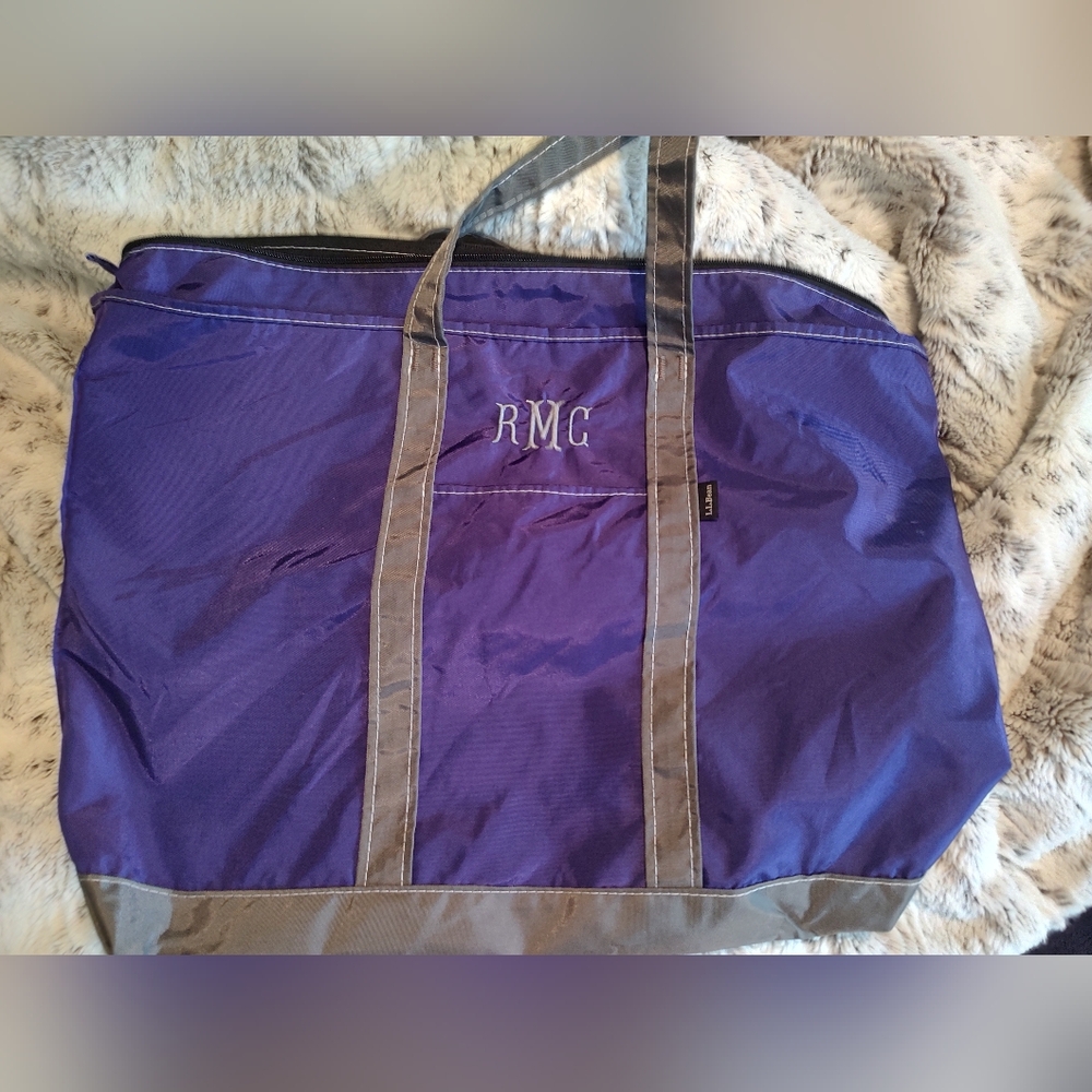 This L.L.Bean Boat and Tote bag is featured in a purple and gray nylon construct